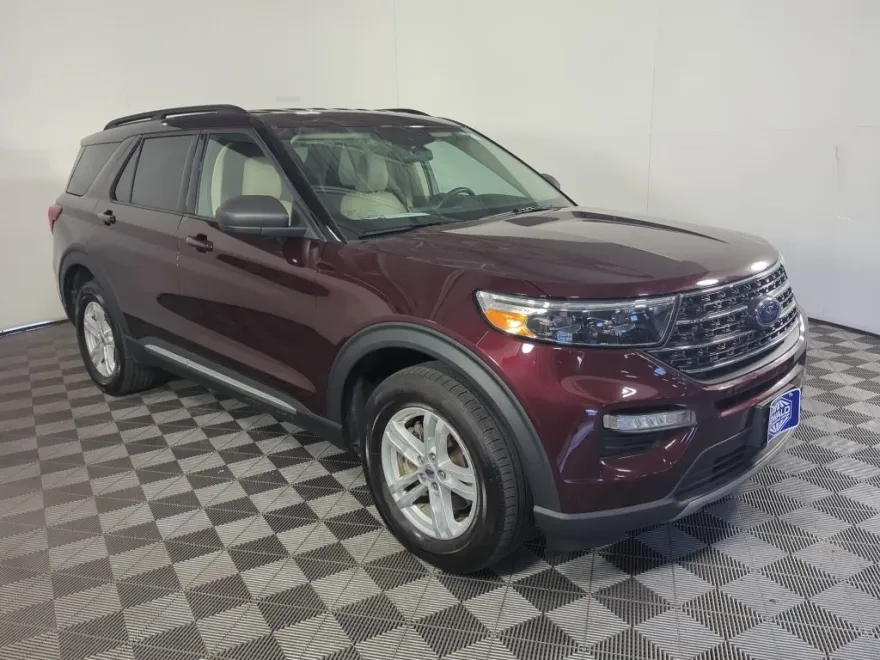 2022 Ford Explorer XLT photo 1