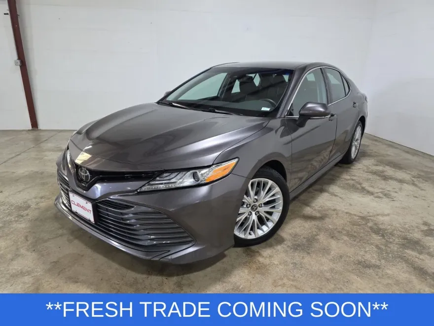 2020 Toyota Camry XLE photo 1