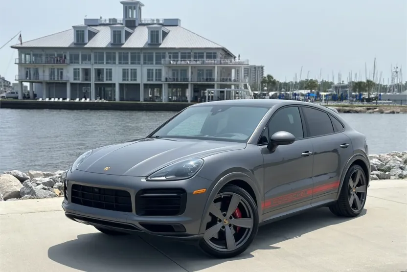 2022 Porsche Cayenne GTS Coupe photo 1
