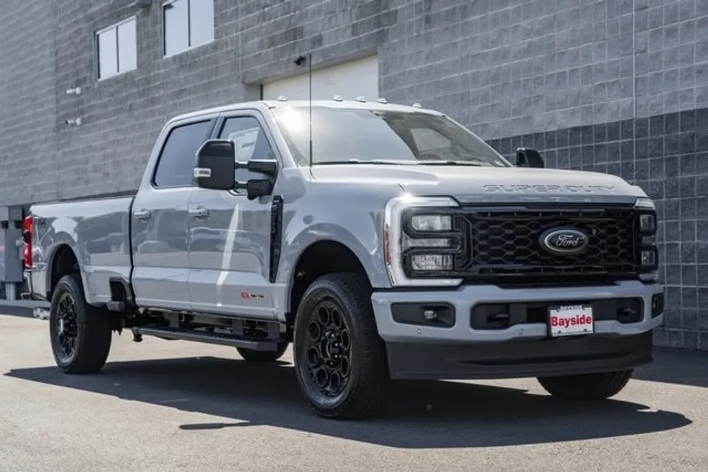 2026 Ford F-250 Lariat photo 1