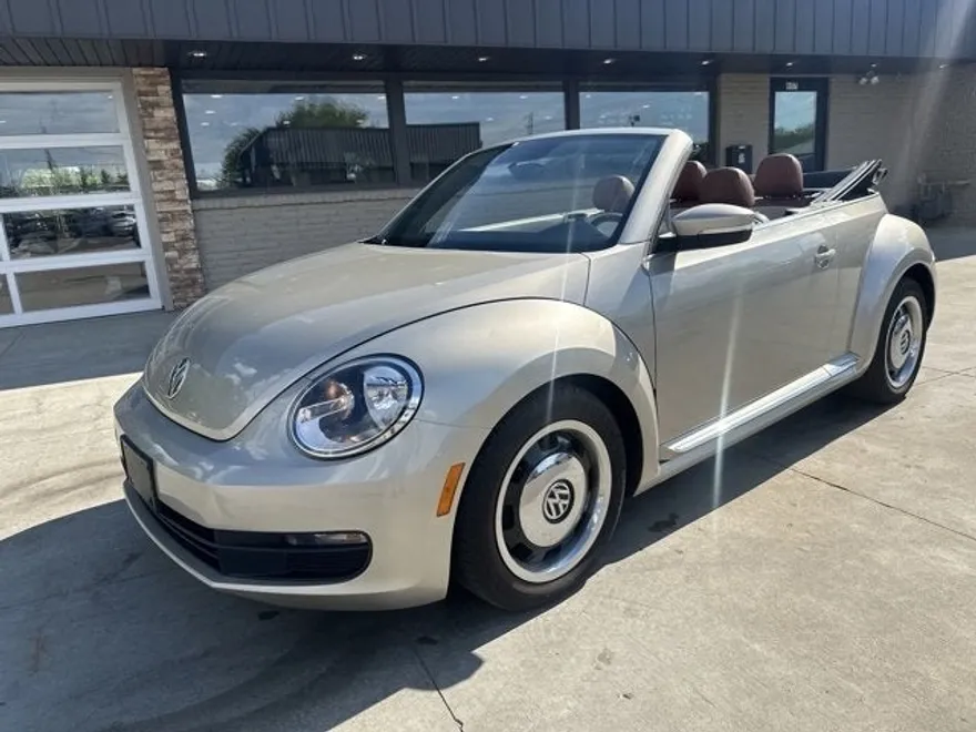 2015 Volkswagen Beetle Convertible 1.8T Classic photo 1