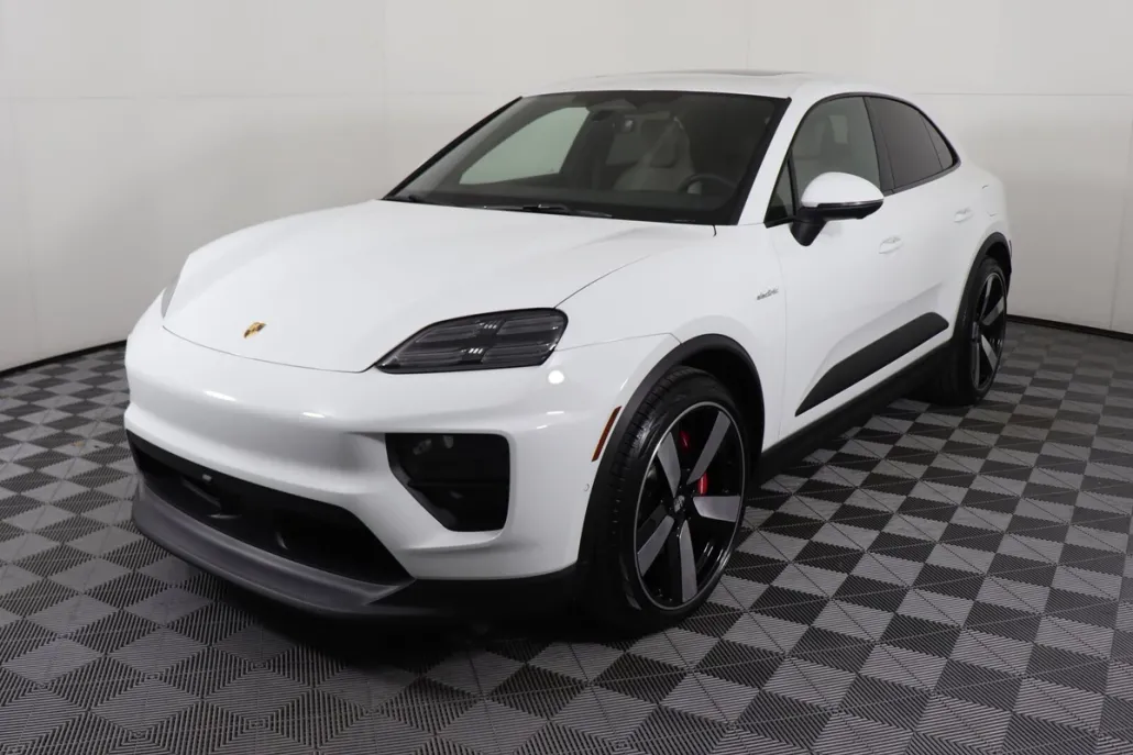2025 Porsche Macan Electric photo 1