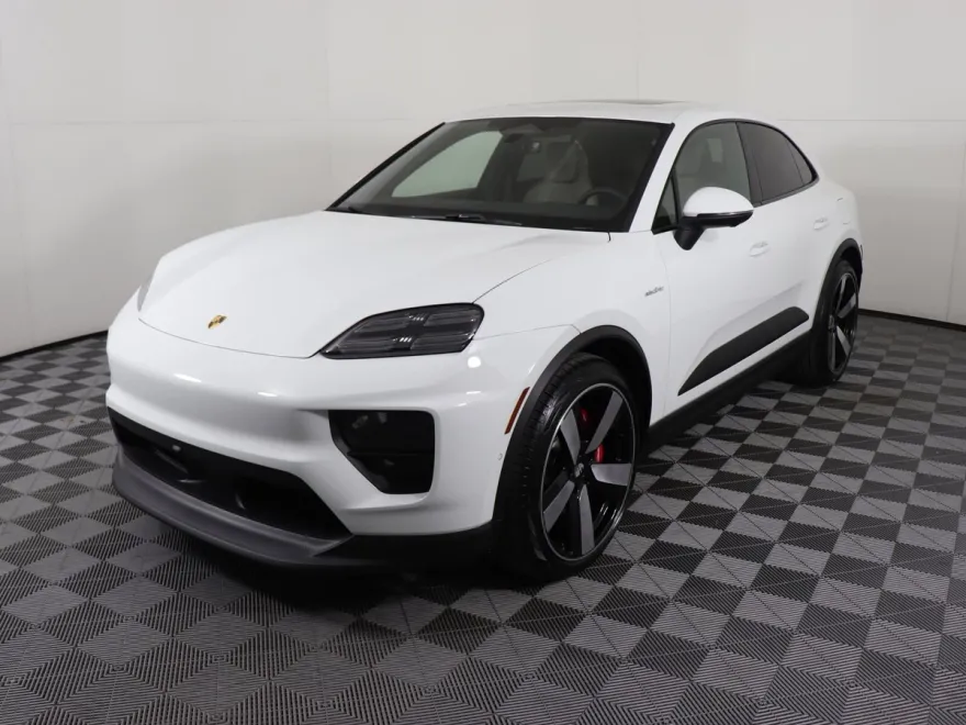 2025 Porsche Macan Electric photo 1