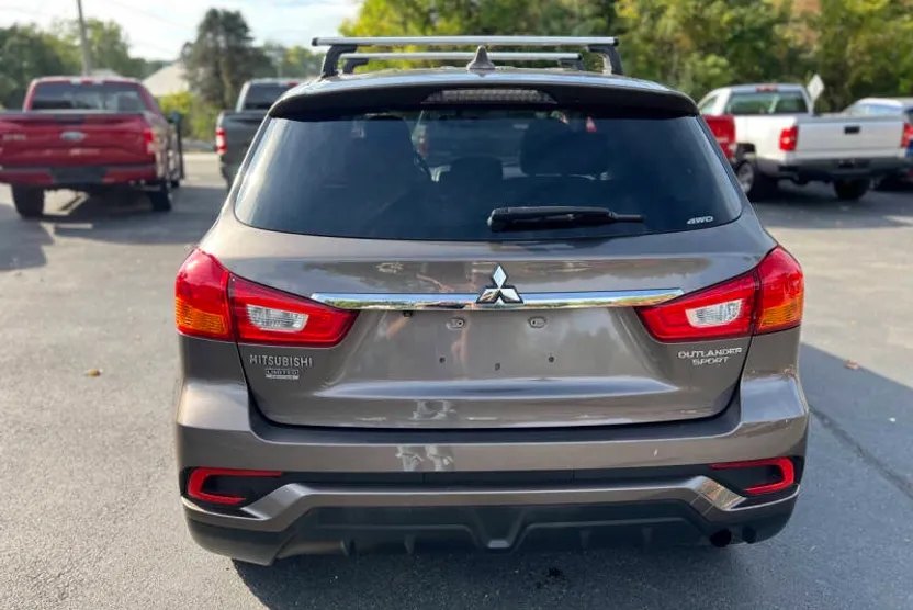 2018 Mitsubishi Outlander Sport LE photo 1