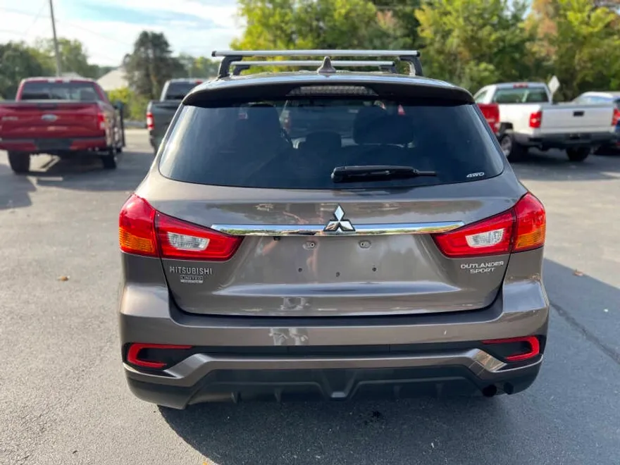 2018 Mitsubishi Outlander Sport LE photo 1