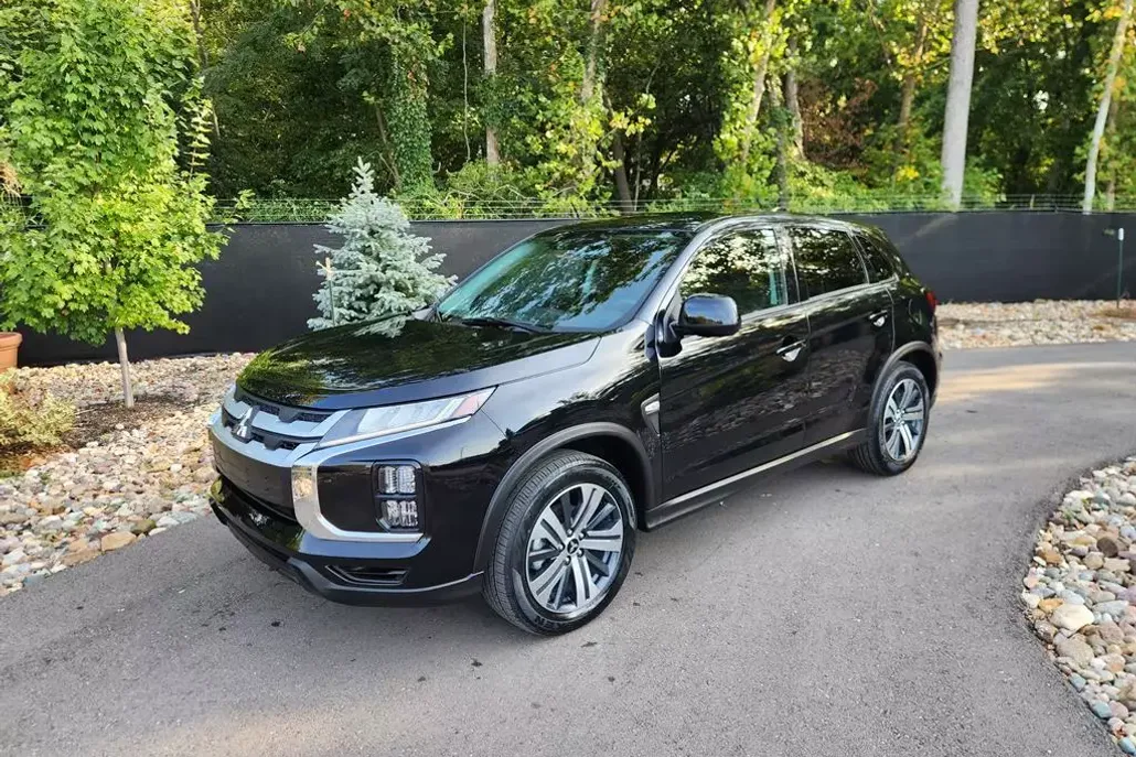 2024 Mitsubishi Outlander Sport ES photo 1