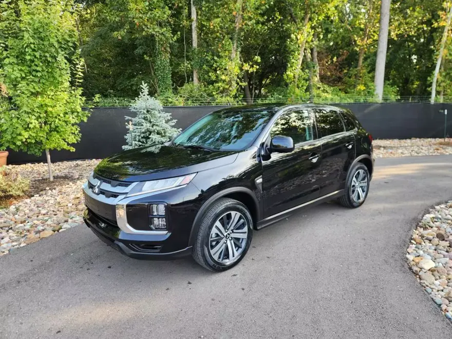 2024 Mitsubishi Outlander Sport ES photo 1