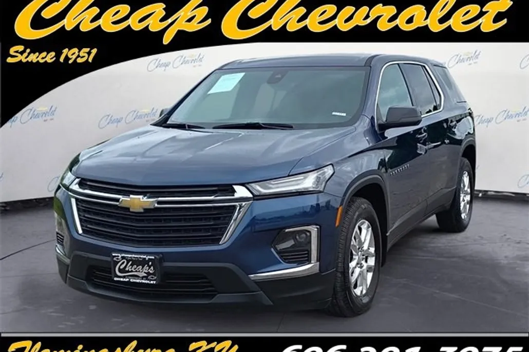 2022 Chevrolet Traverse LS photo 1