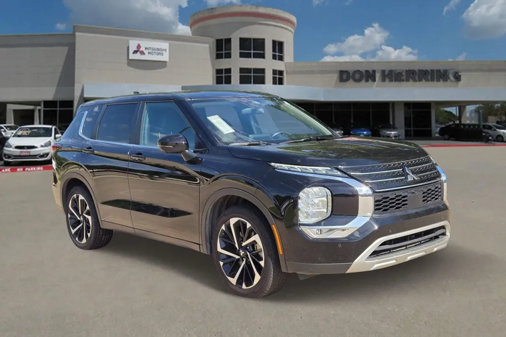 2024 Mitsubishi Outlander SE photo 1