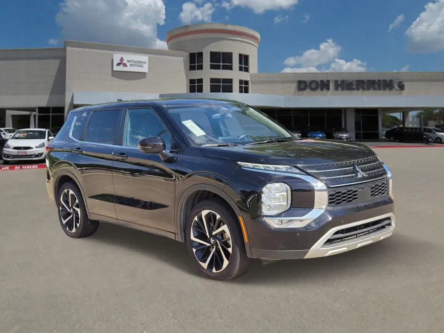 2024 Mitsubishi Outlander SE photo 1