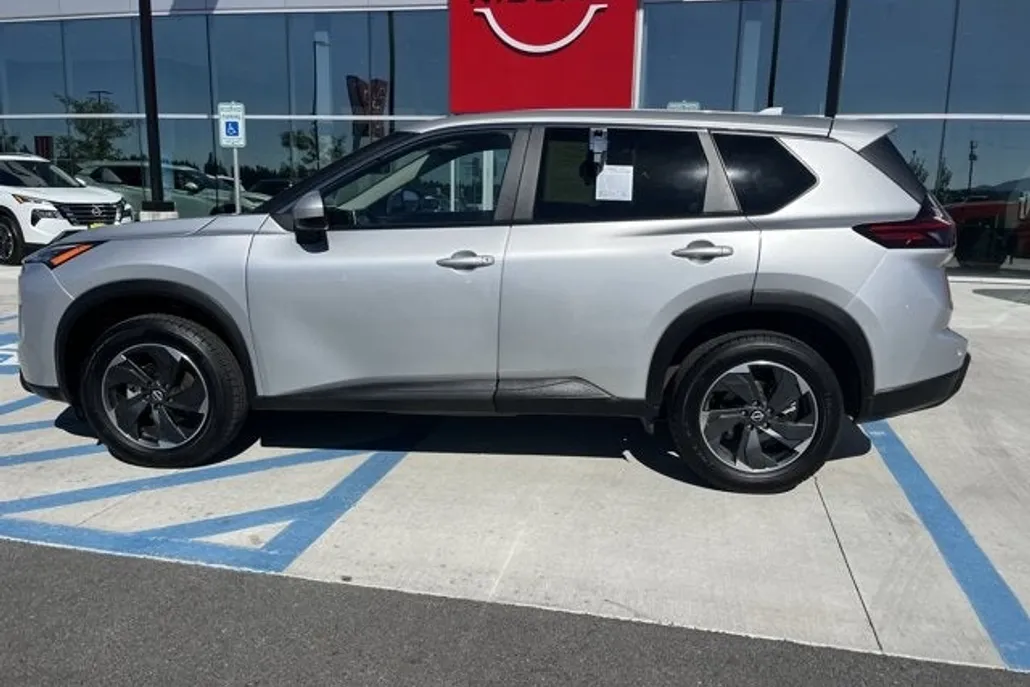 2024 Nissan Rogue SV photo 1