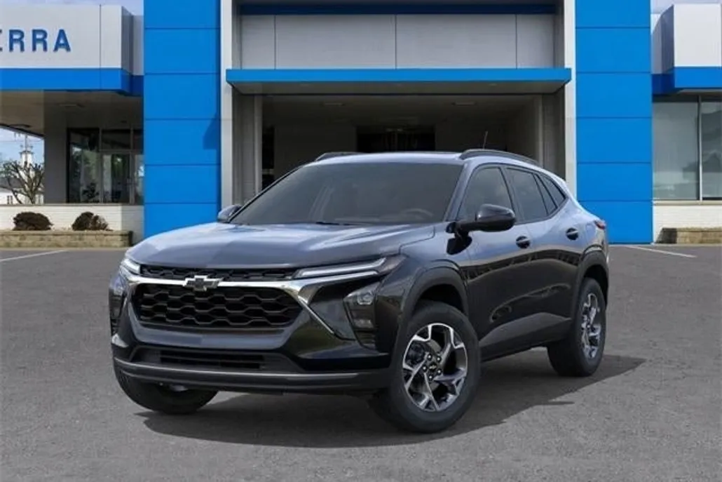 2025 Chevrolet Trax LT photo 1