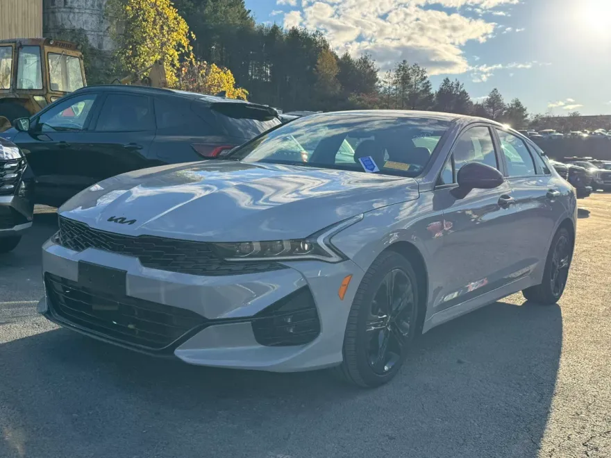 2024 Kia K5 GT-Line photo 1