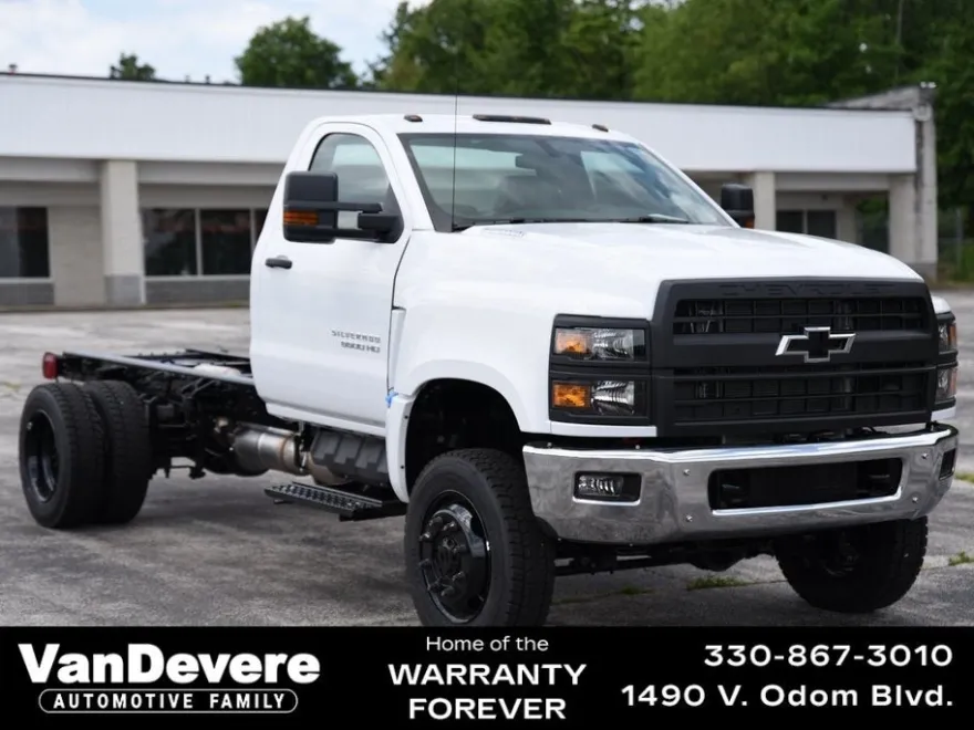 2024 Chevrolet Silverado 6500HD Work Truck photo 1