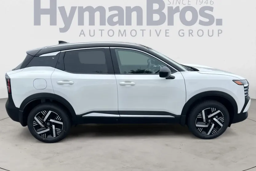 2025 Nissan Kicks SV photo 1