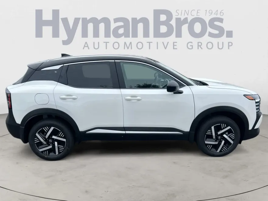 2025 Nissan Kicks SV photo 1