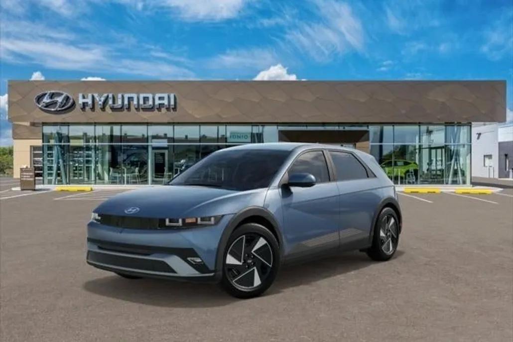 2025 Hyundai Ioniq 5 SE Standard Range photo 1
