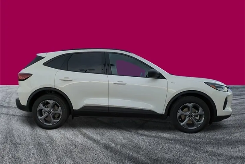 2025 Ford Escape ST-Line photo 1