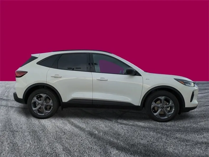 2025 Ford Escape ST-Line photo 1