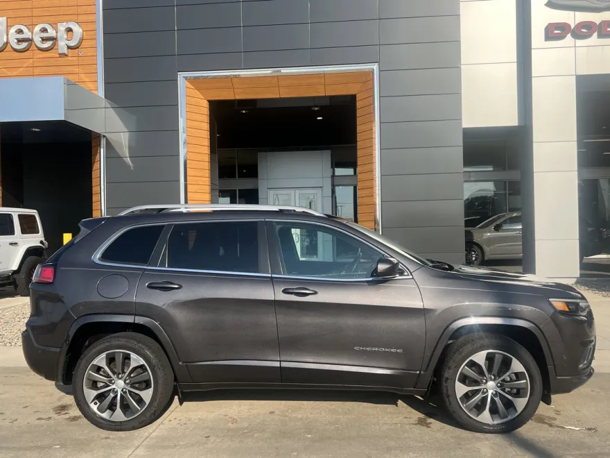2019 Jeep Cherokee Overland photo 1