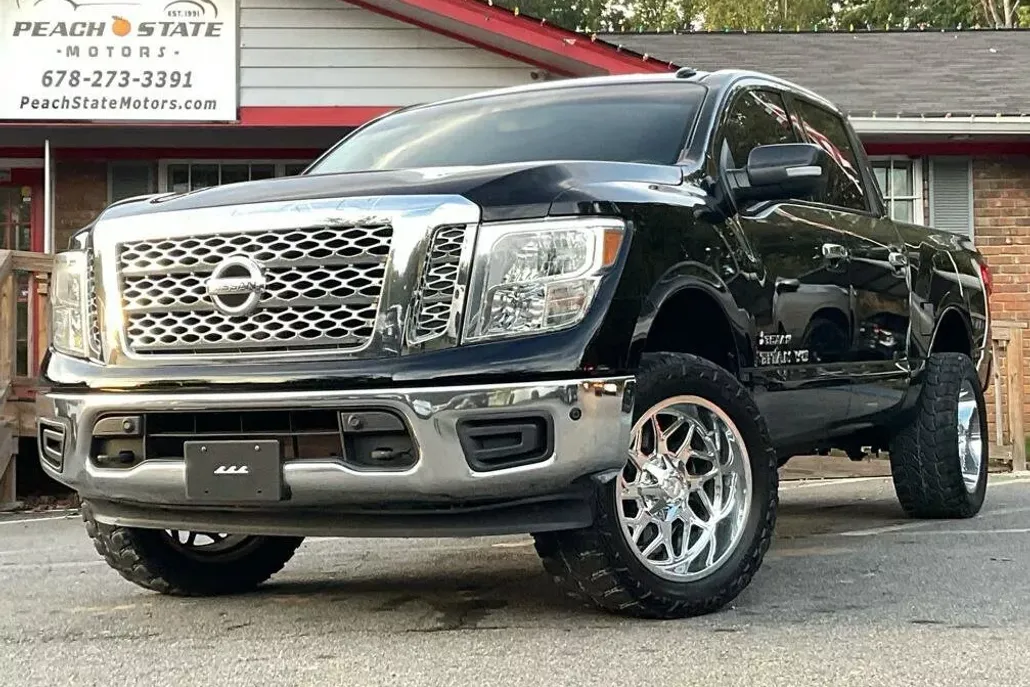 2018 Nissan Titan SV photo 1