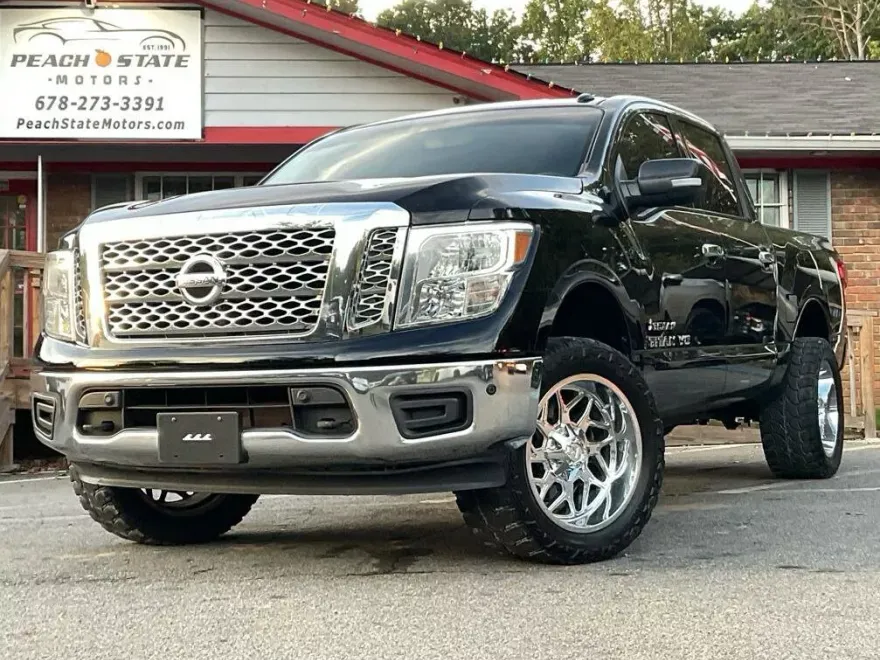 2018 Nissan Titan SV photo 1