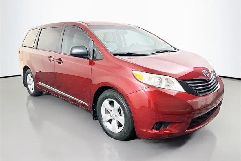 2015 Toyota Sienna L photo 1