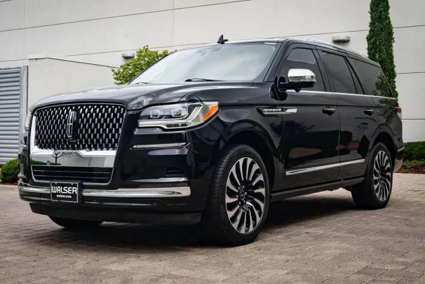 2022 Lincoln Navigator Black Label photo 1