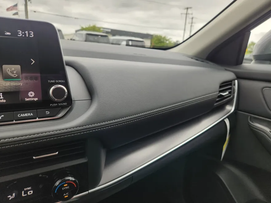 2026 Nissan Rogue SV photo 1