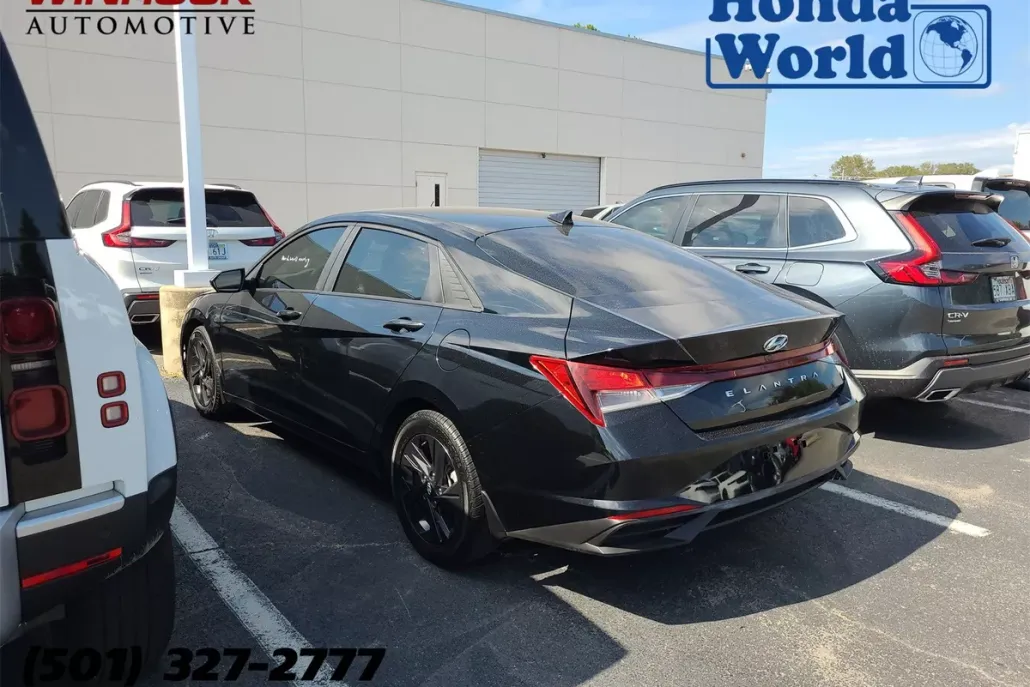 2022 Hyundai Elantra SEL photo 1