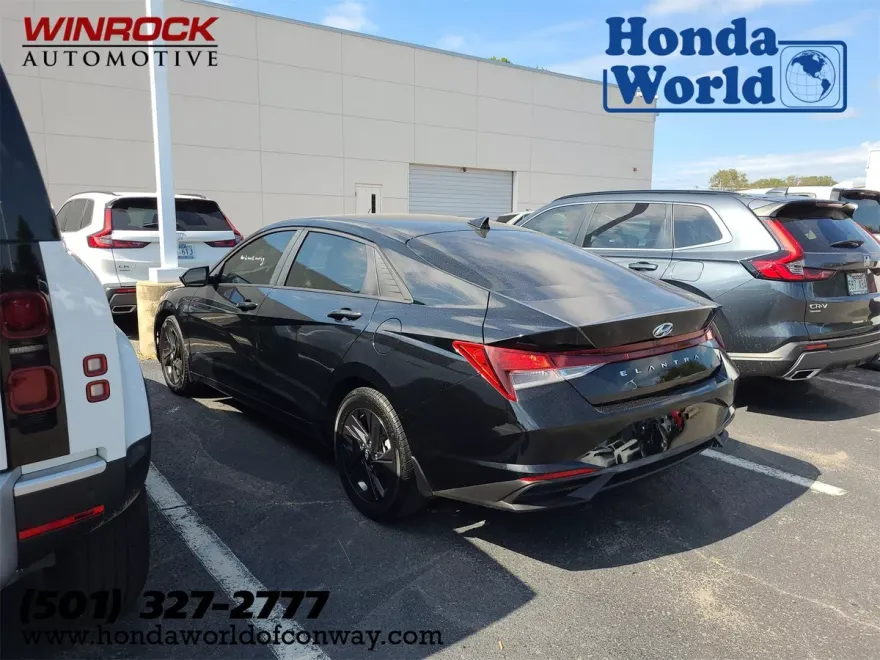 2022 Hyundai Elantra SEL photo 1