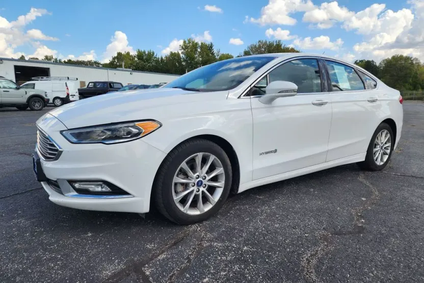 2017 Ford Fusion SE Hybrid photo 1