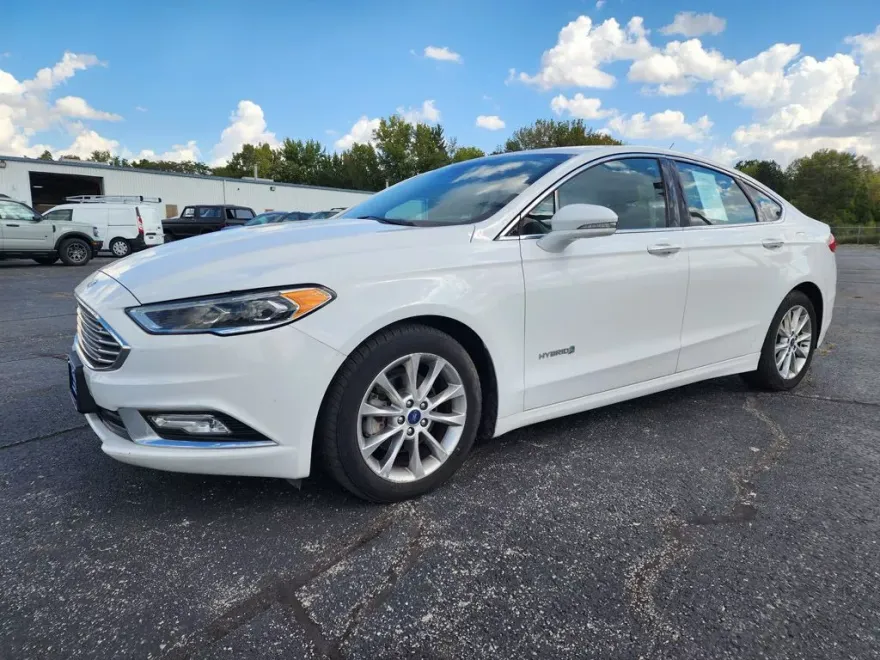 2017 Ford Fusion SE Hybrid photo 1