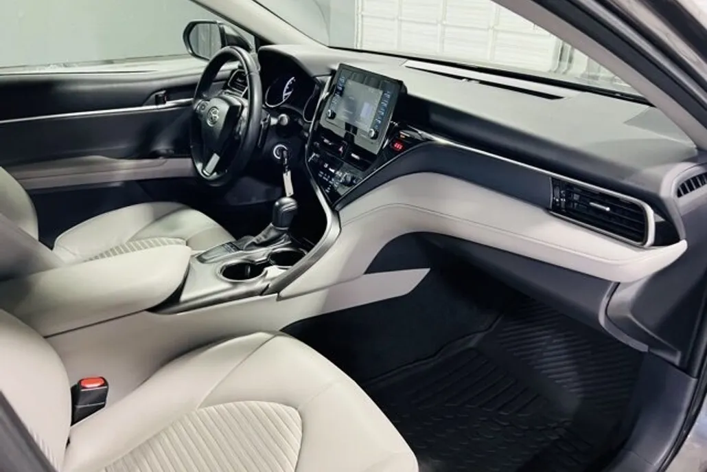 2023 Toyota Camry SE photo 1