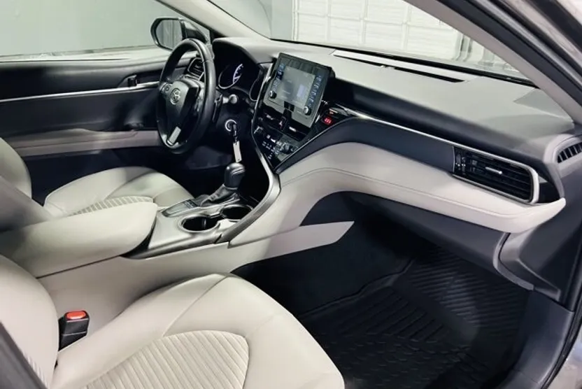 2023 Toyota Camry SE photo 1