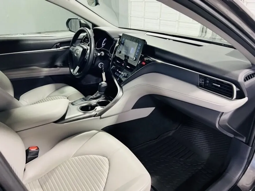 2023 Toyota Camry SE photo 1