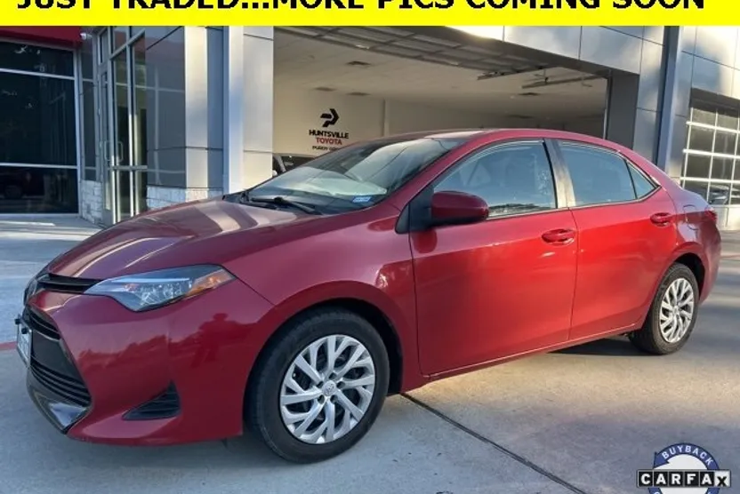 2019 Toyota Corolla LE photo 1