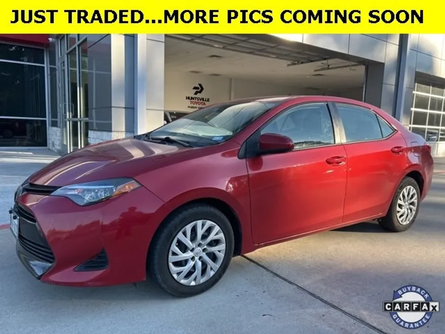 2019 Toyota Corolla LE photo 1