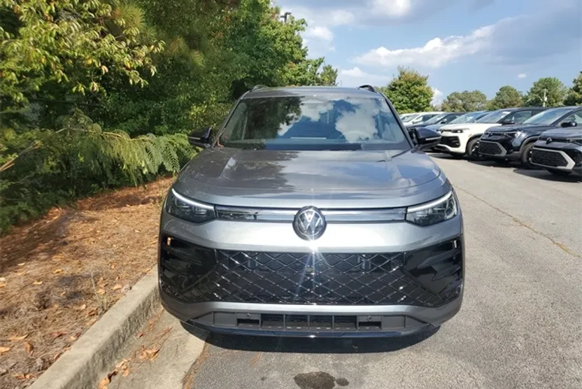 2025 Volkswagen Tiguan SE R-Line Black photo 1