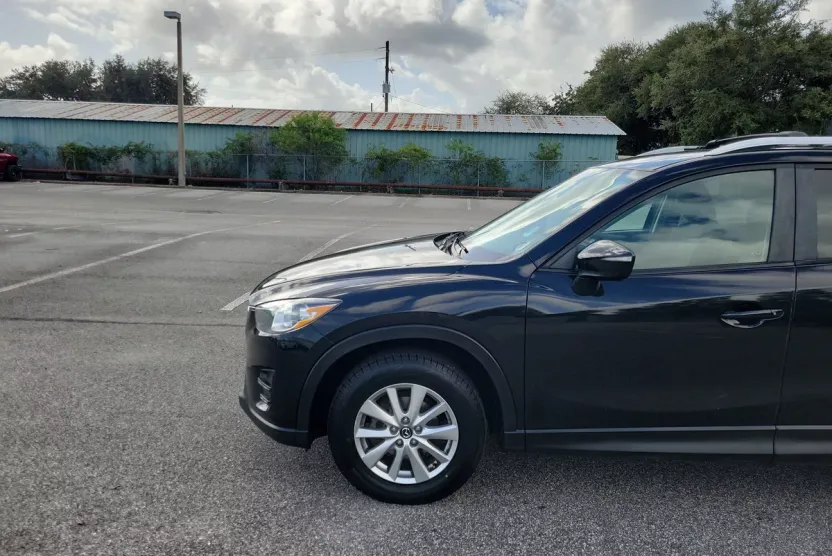 2016 Mazda CX-5 Sport photo 1