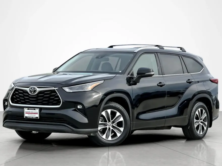 2022 Toyota Highlander XLE photo 1