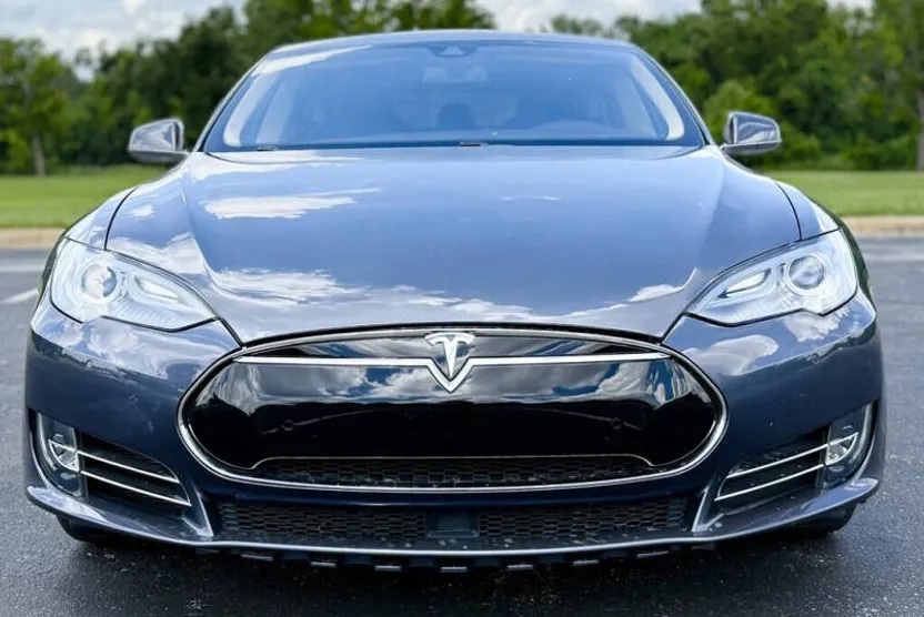 2014 Tesla Model S photo 1