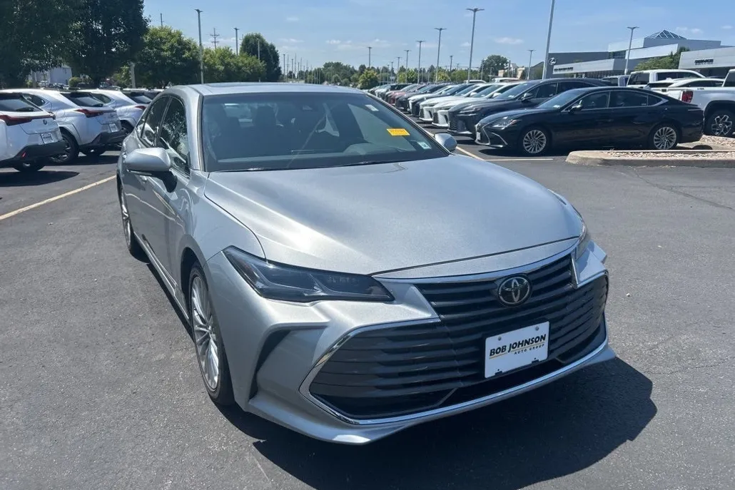 2019 Toyota Avalon Limited photo 1