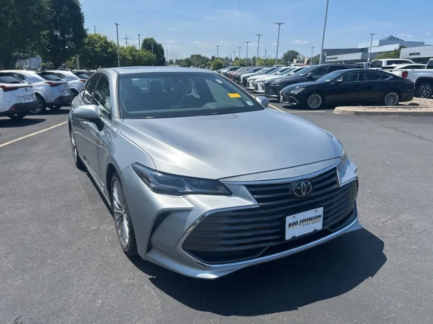 2019 Toyota Avalon Limited photo 1
