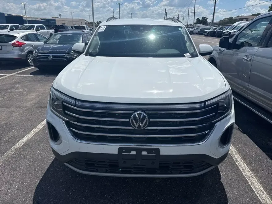 2024 Volkswagen Atlas SE Technology photo 1