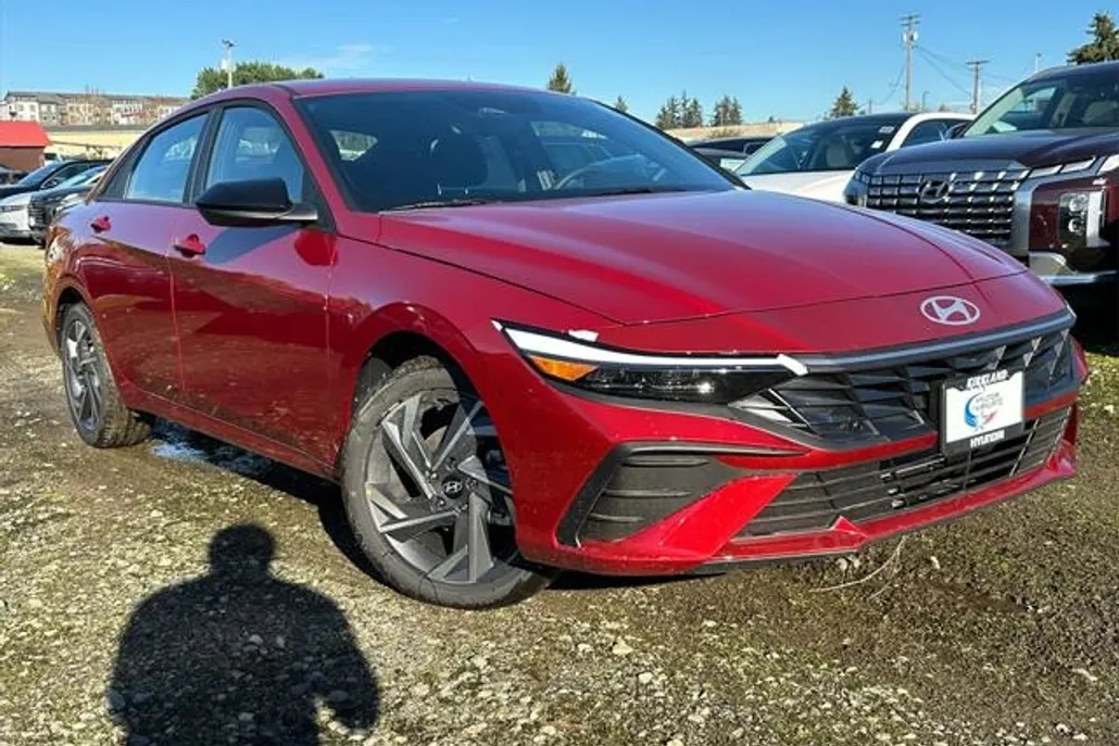 2025 Hyundai Elantra SEL Sport photo 1