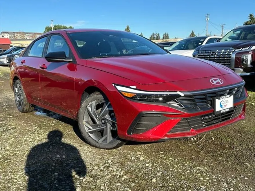 2025 Hyundai Elantra SEL Sport photo 1