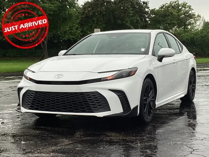 2025 Toyota Camry LE photo 1