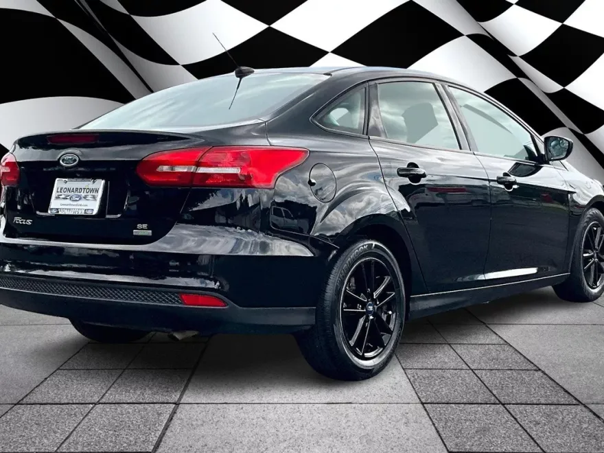 2018 Ford Focus SE photo 1
