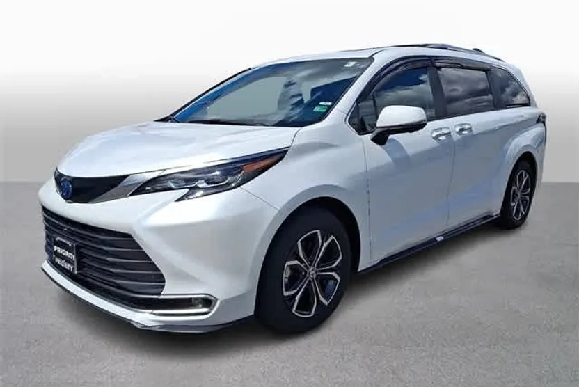 2025 Toyota Sienna Platinum photo 1